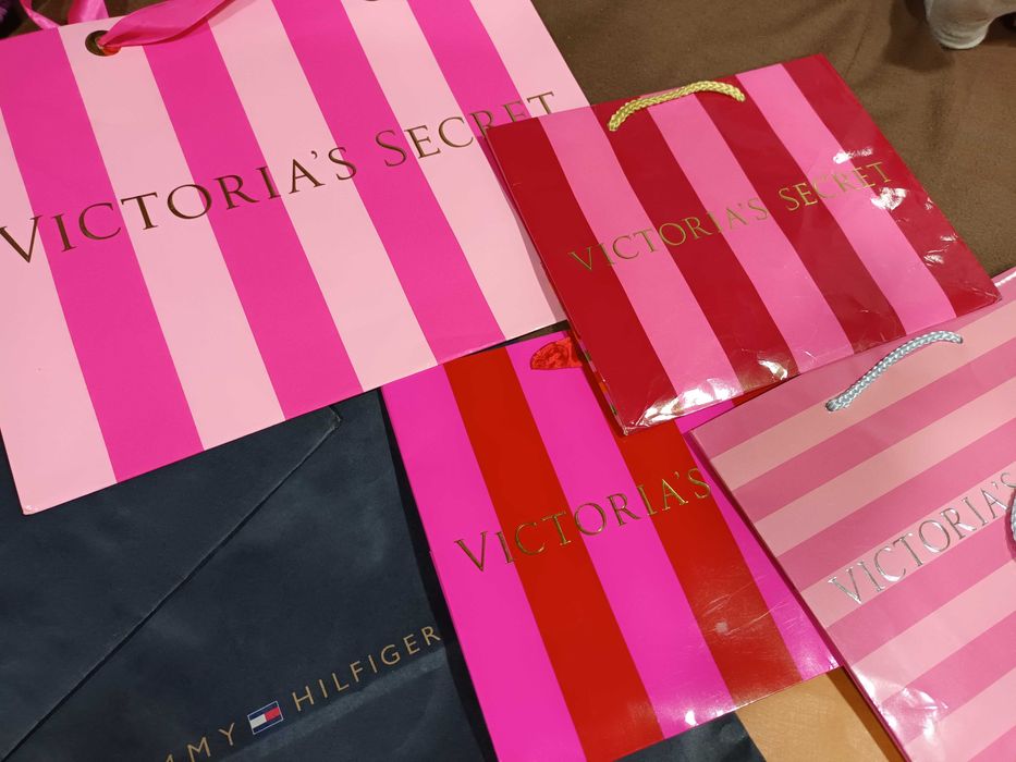 Sacos originais de marcas conhecidas vieram de New York