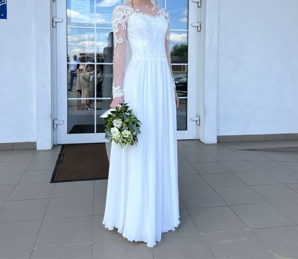 Продаю весільню сукню білого кольору