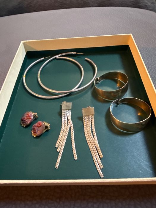 Komplet biżuterii kolczyków