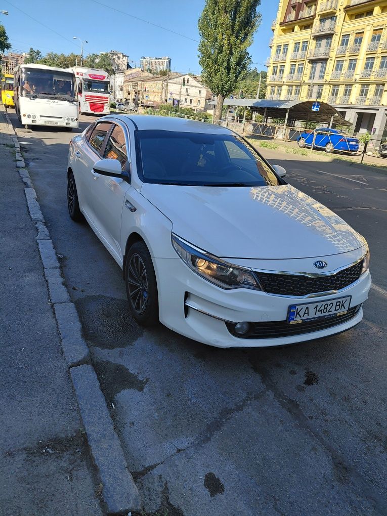 Продам Kia K5 2015 рік 2.0 газ