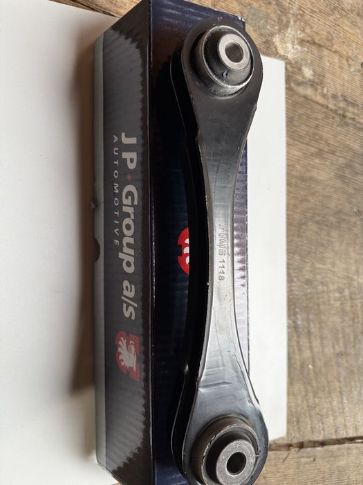 Важіль задній лівий верхній  BMW 3 F30.