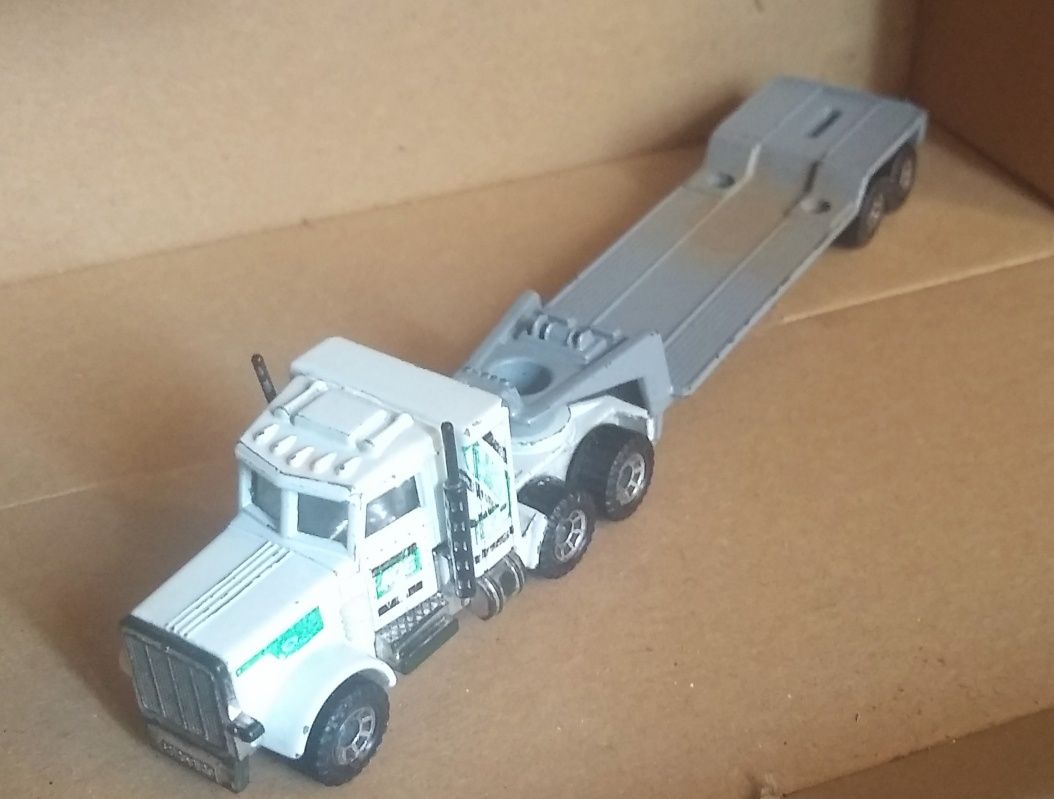 Matchbox Peterbilt White Ace Truck Trailer 1981