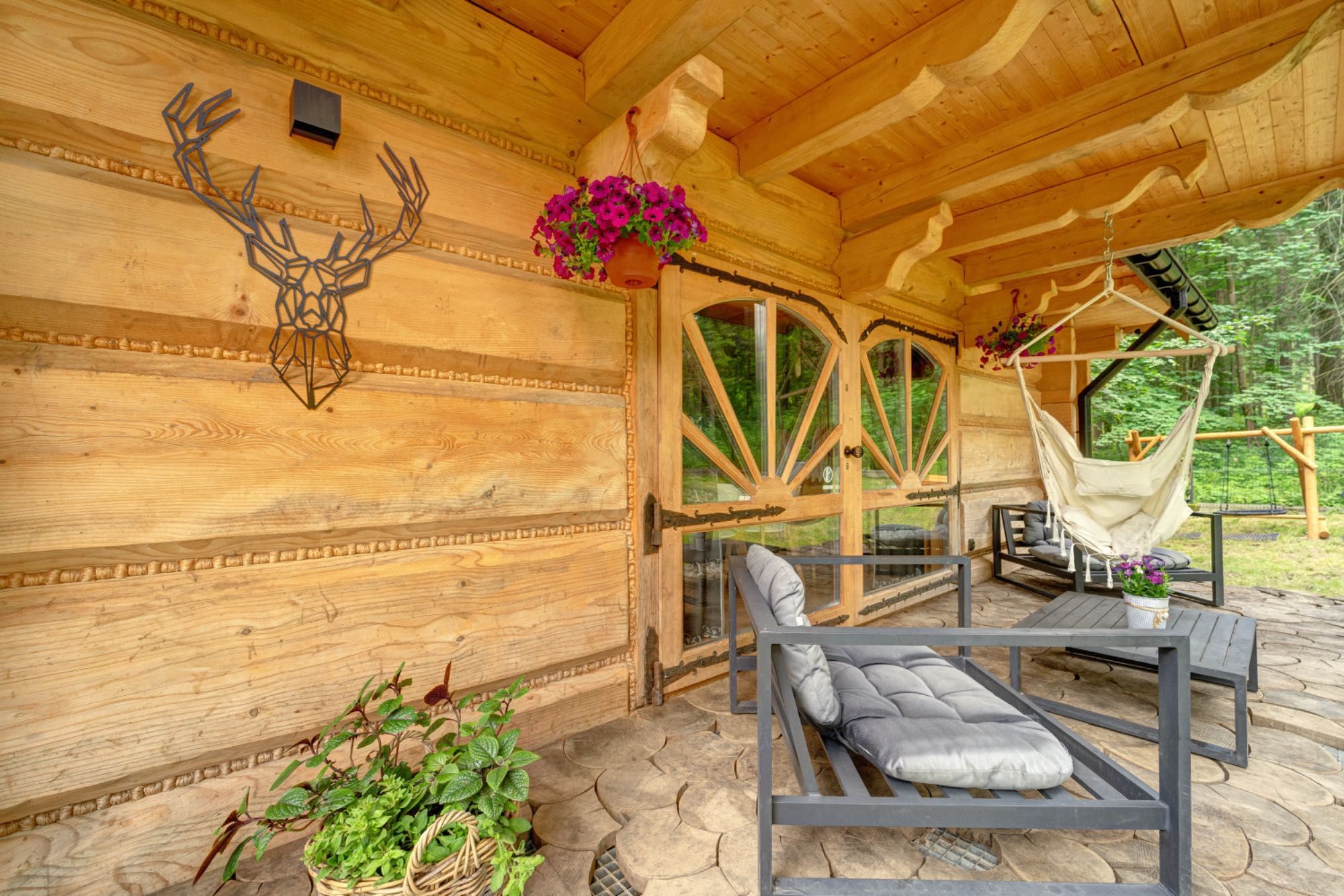 ZAKOPANE - drewniany domek z bali w lesie z gorącym jacuzzi 1-8 osob