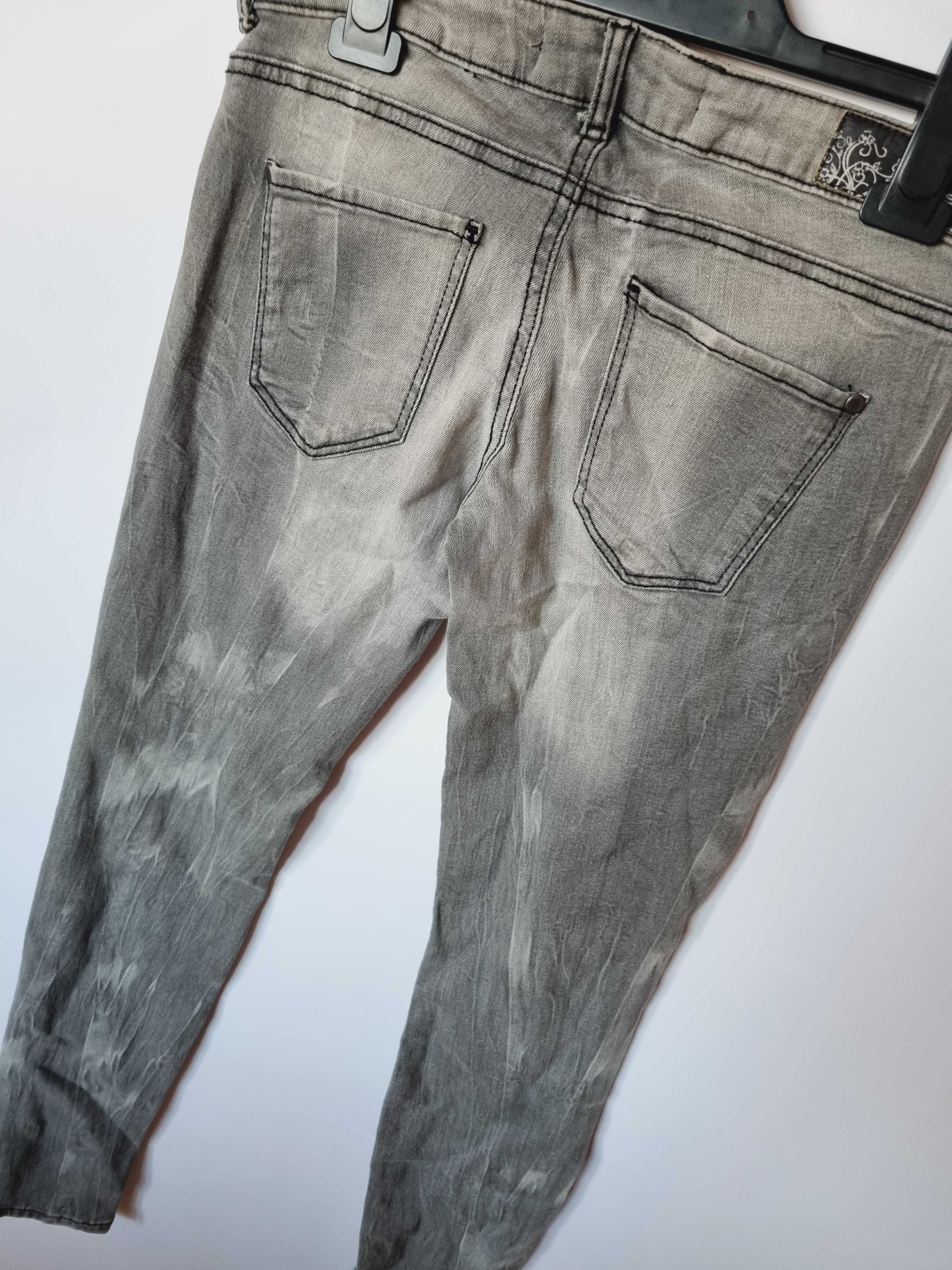 Bershka spodnie jeans rurki 36/8 bdb