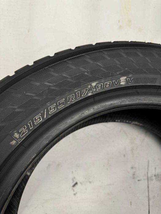 215/55/17 R17 Yokohama BluEarth V905 98V 4шт Зимова шина б/в 6,5+мм