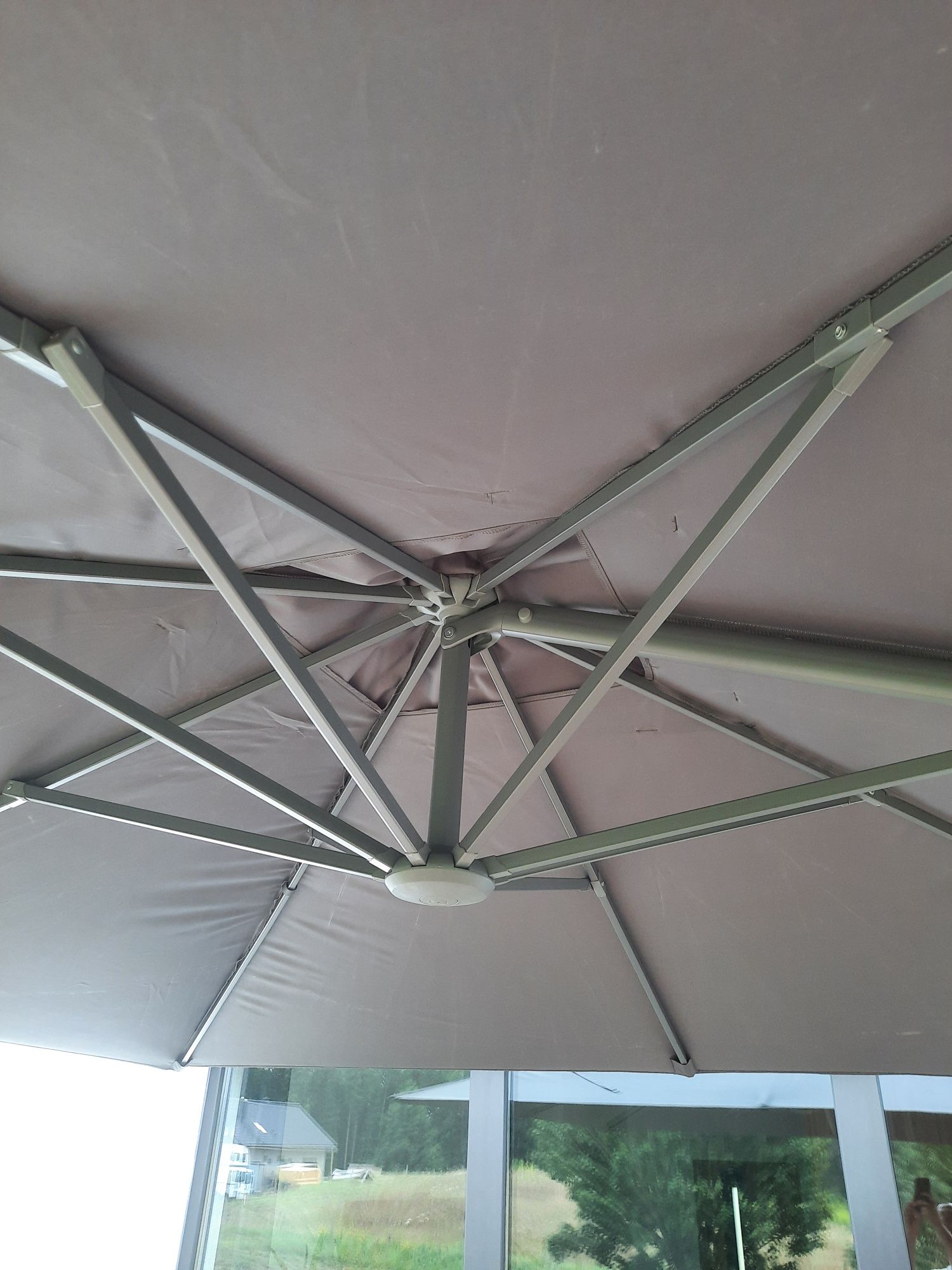 Podwójny parasol ogrodowy
