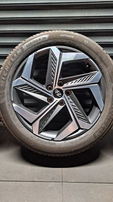 Koła Felgi Hyundai Tuscon IV Oryginał 235/50 19   2022 Rok