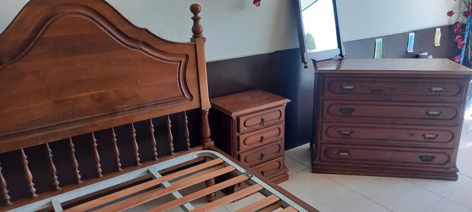 Mobília de quarto Casal completo em madeira maciça