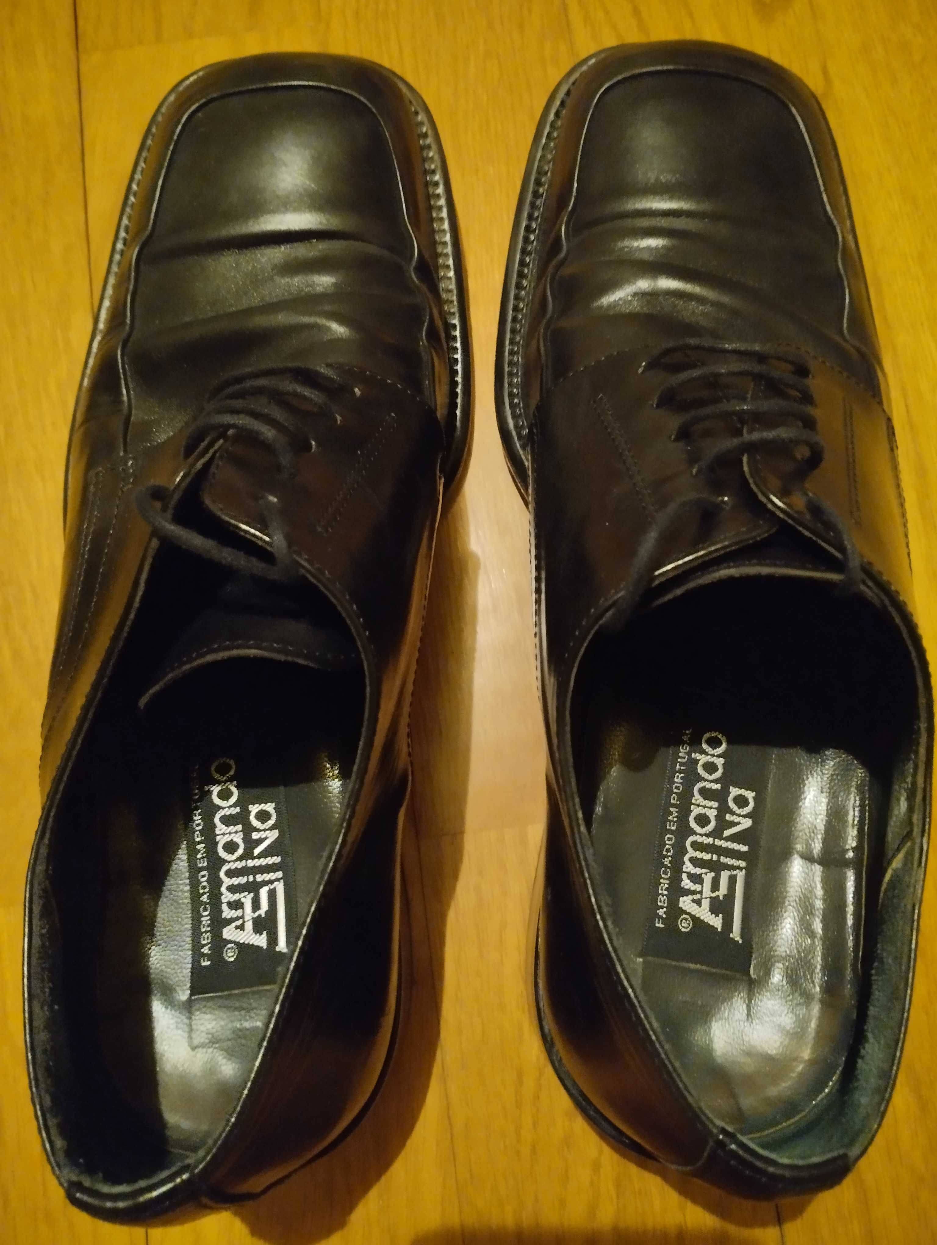 Sapatos pretos de homem Armando Silva