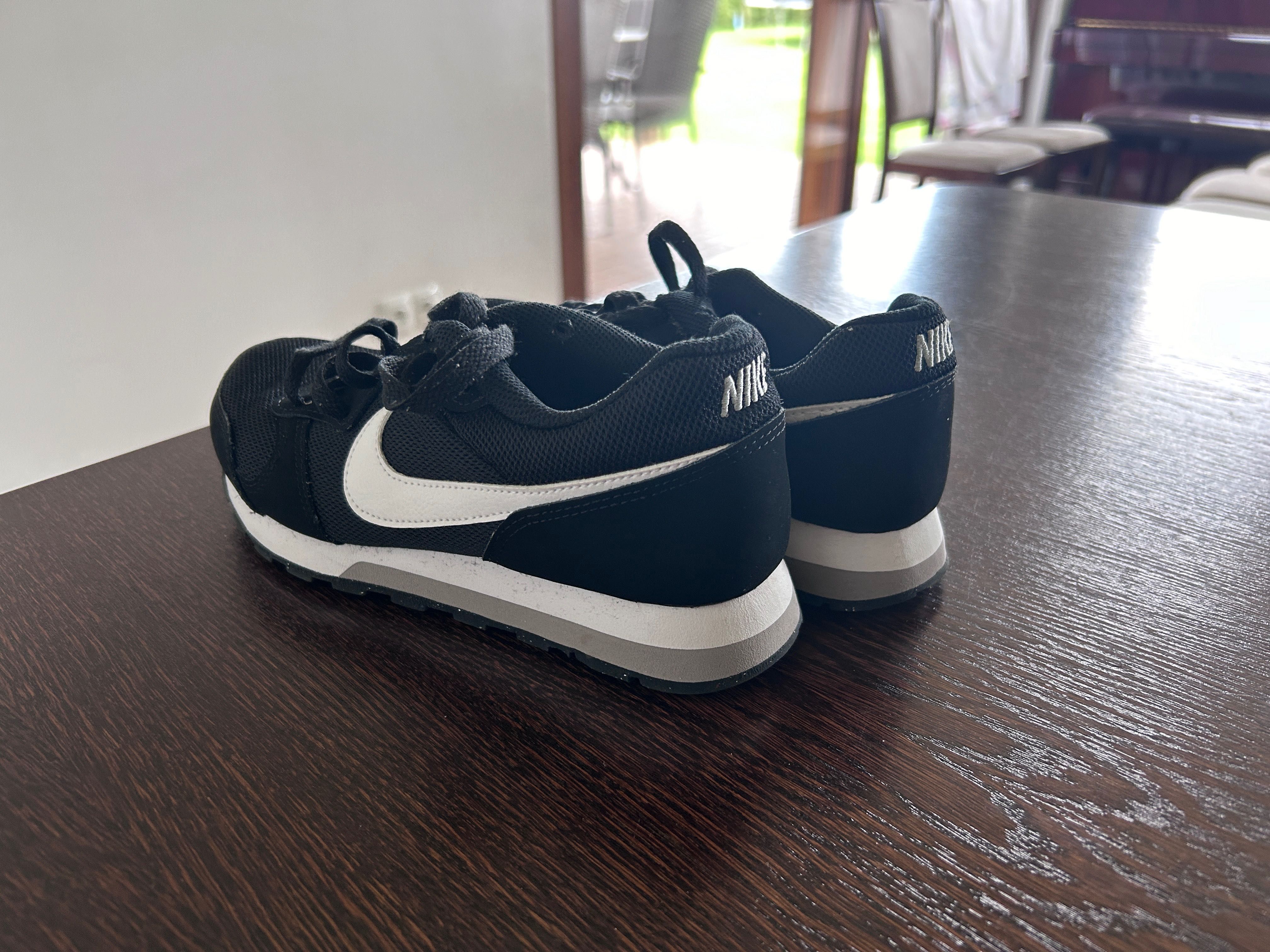 Buty sportowe NIKE rozmiar 35,5