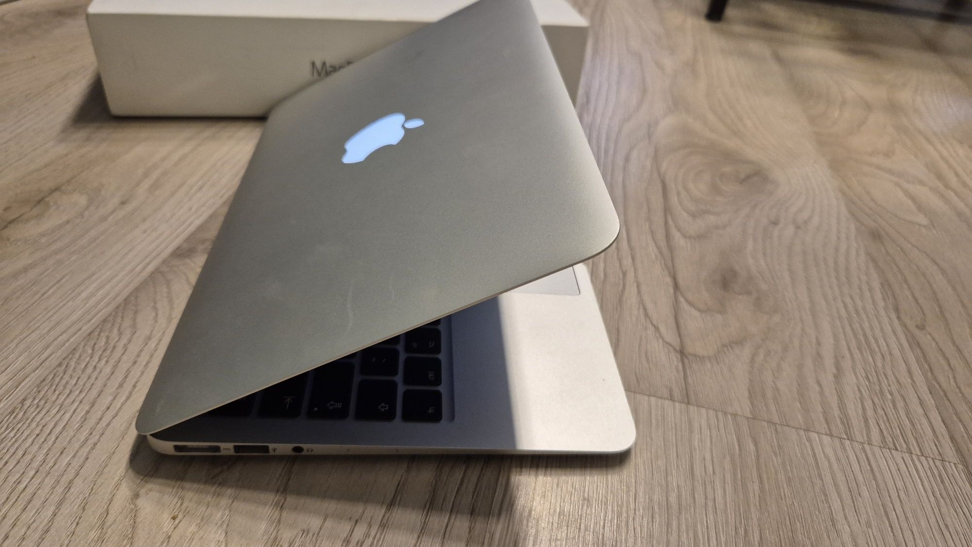 Sprzedam MacBook 11" A1465 - Stan Bardzo Dobry!