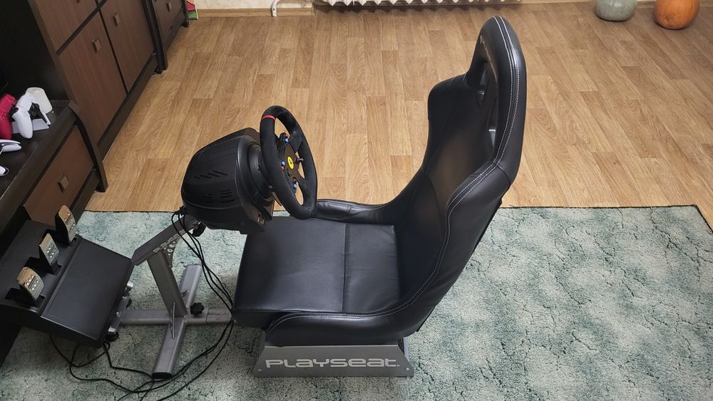Кокпіт із кріпленням для керма та педалей Playseat Evolution Black