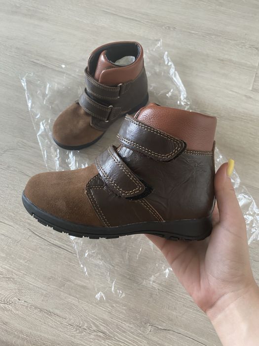 Отдам ботинки новые на деток