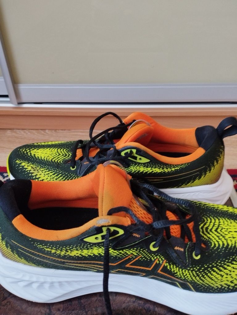 Кросівки чоловічі ASICS.