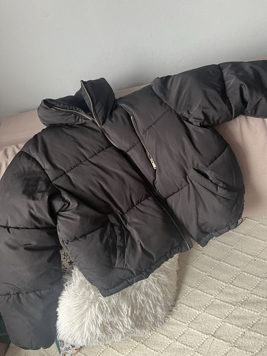 Czarna kurtka ocieplana puffer Bershka