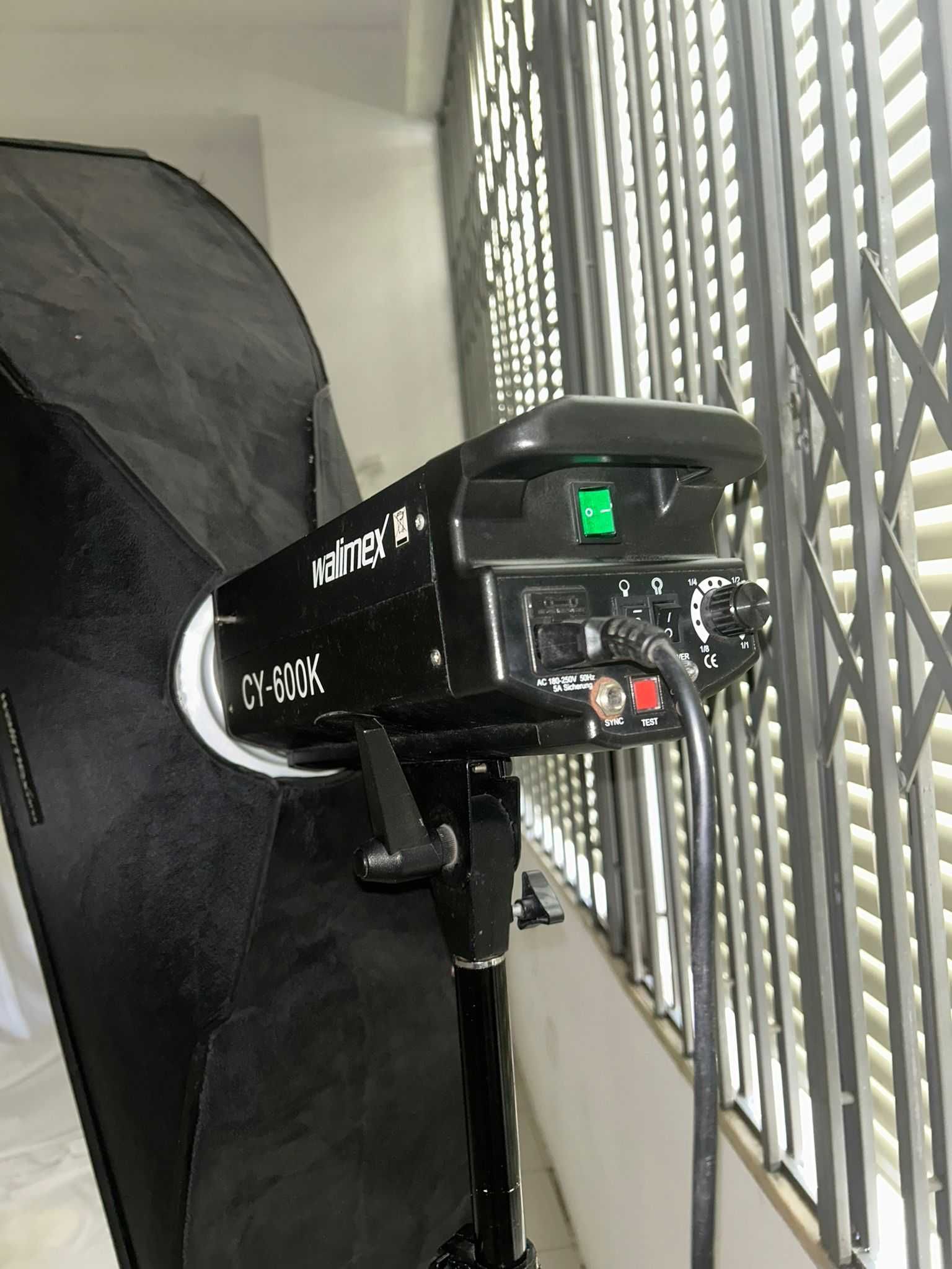 2 Flashes Strobe Wallimex CY 600K + softboxes 30x120 + guarda chuvas