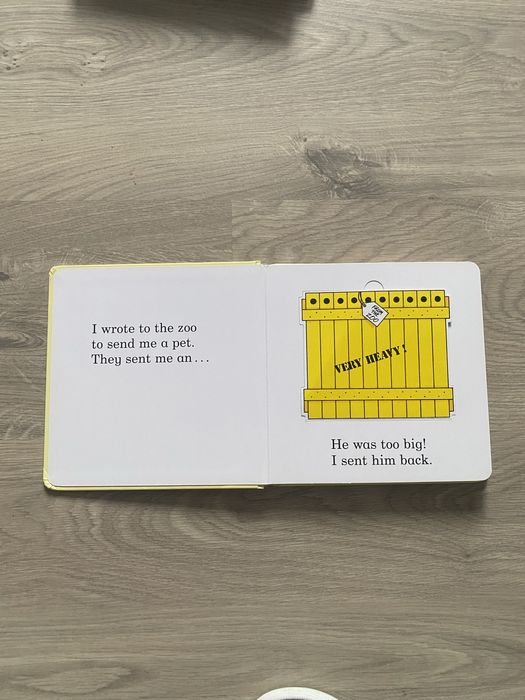 Книга зоопарк з віконцями на англ мові