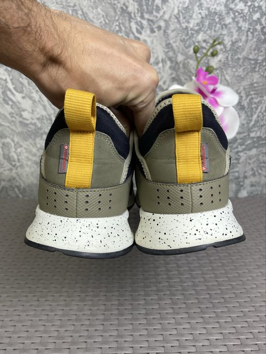 Adidas Primaloft кроссовки 44 размер спортивные хаки оригинал