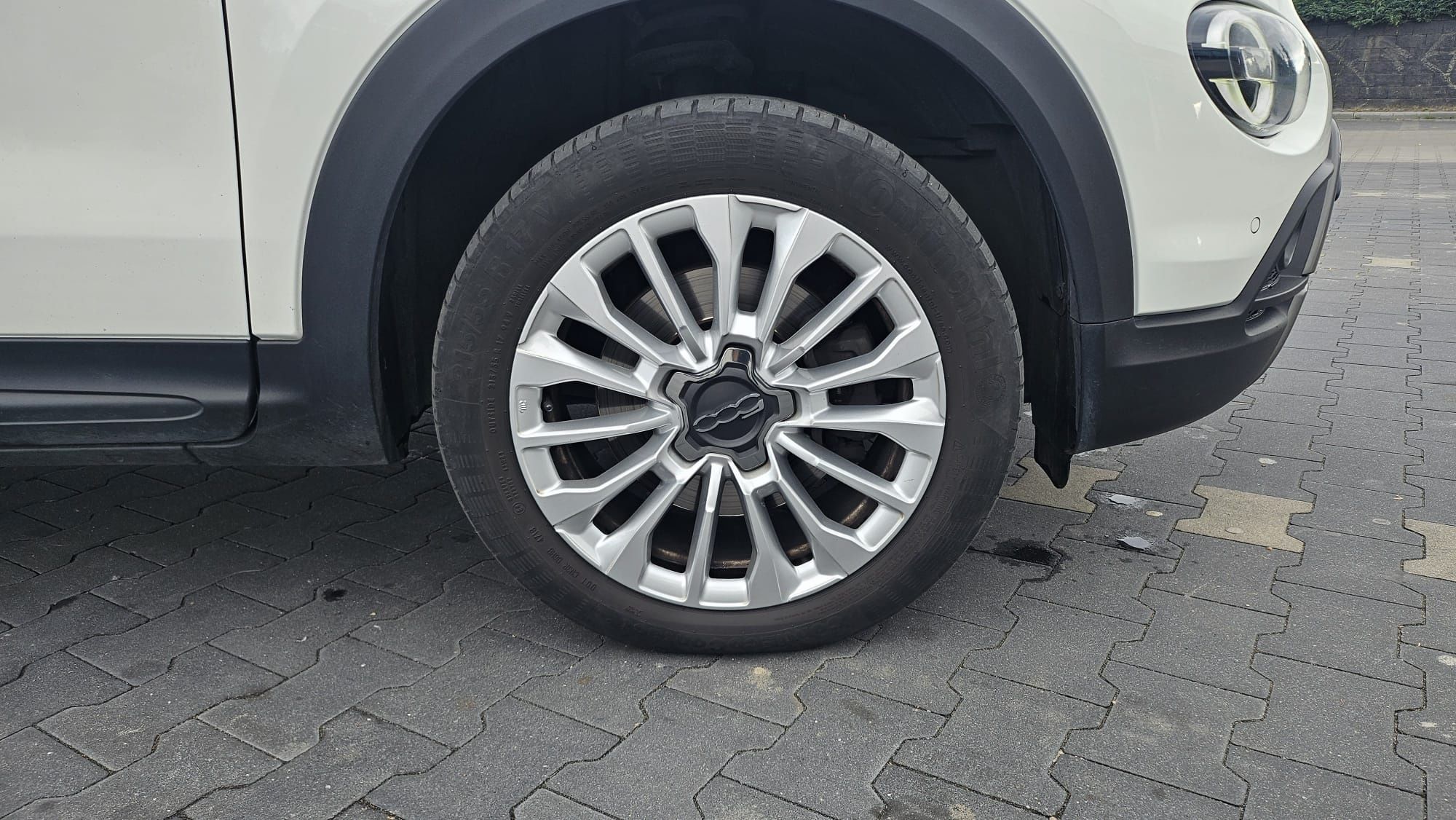 Komplet opon letnich Continental 215/55 R17 V