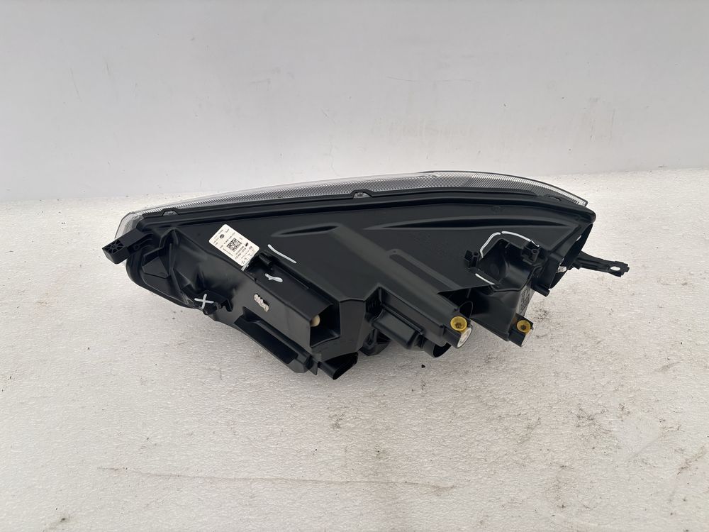 VW Taigo 2G7 20- lampa prawy przód prawa przednia EU