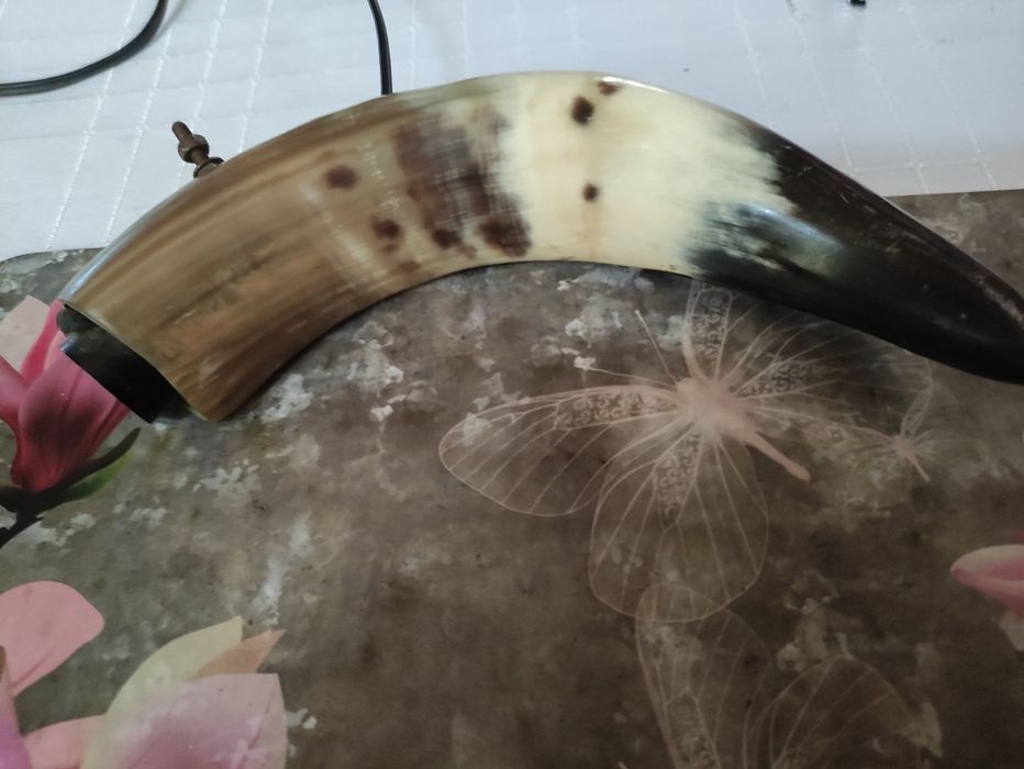 Lampka z rogu bawołu