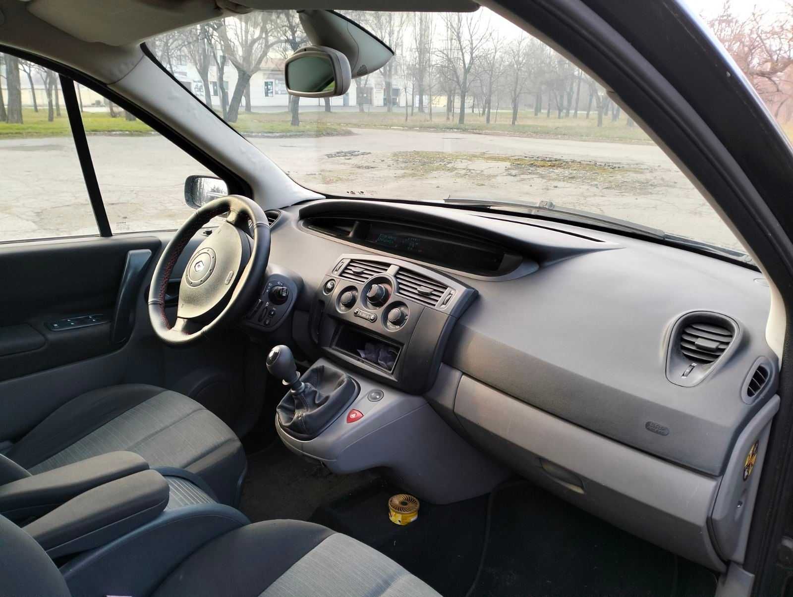 Продам Renault SCENIC 2004г. бензин