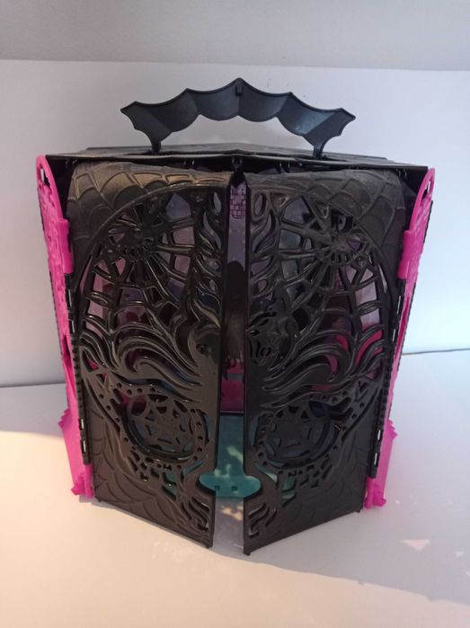 Монстр хай moster high 13 бажань вечеринка -
Работает.