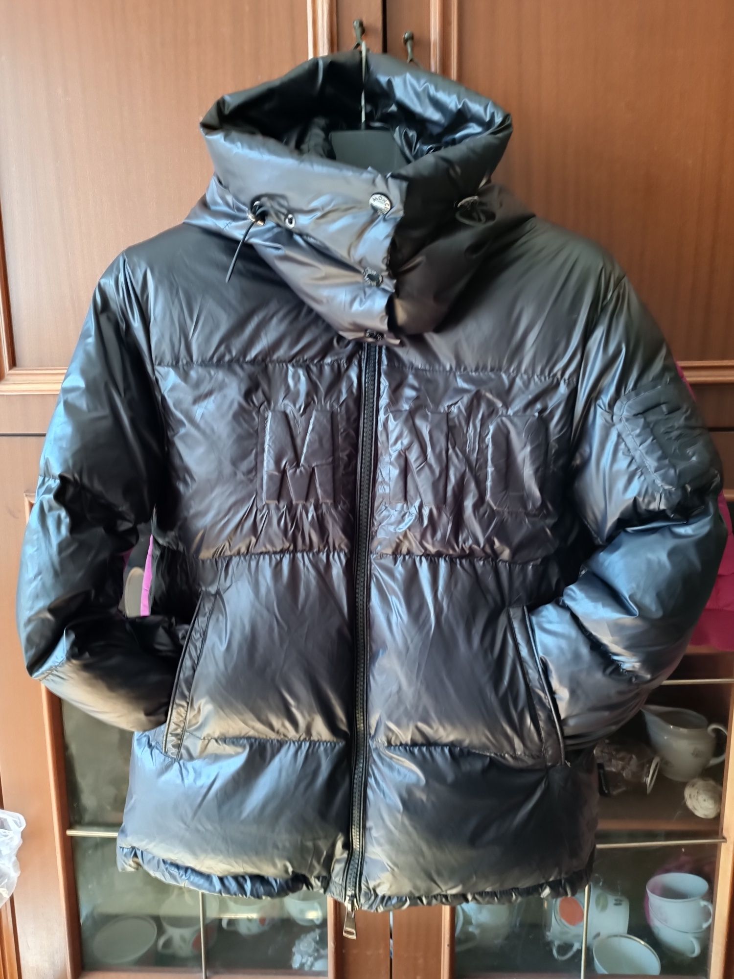 Продам зимнюю куртку Moncler