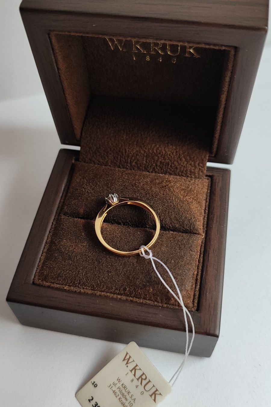 Złoty pierścionek z brylantem r.11- zaręczynowy