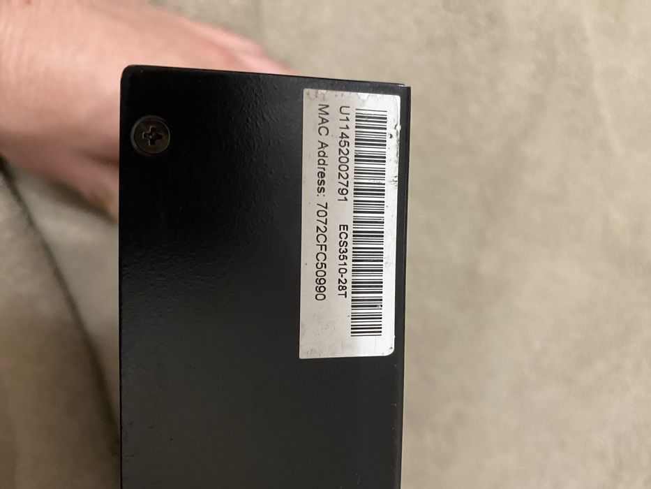 Edge-Core ECS3510-28T — керований комутатор (managed switch)