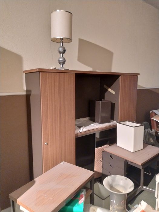 Móveis e artigos de decoração e escritório