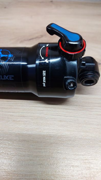 Амортизатор Rock Shox Deluxe RT3 
Розмір 210×55 
Регулювання: відскок,