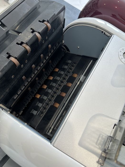 Счетчик сортировщик банкеот Кисан Ньютон машинка для рахунку грошей