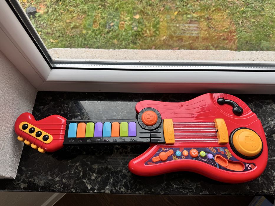 Дитяча гітара на батарейках