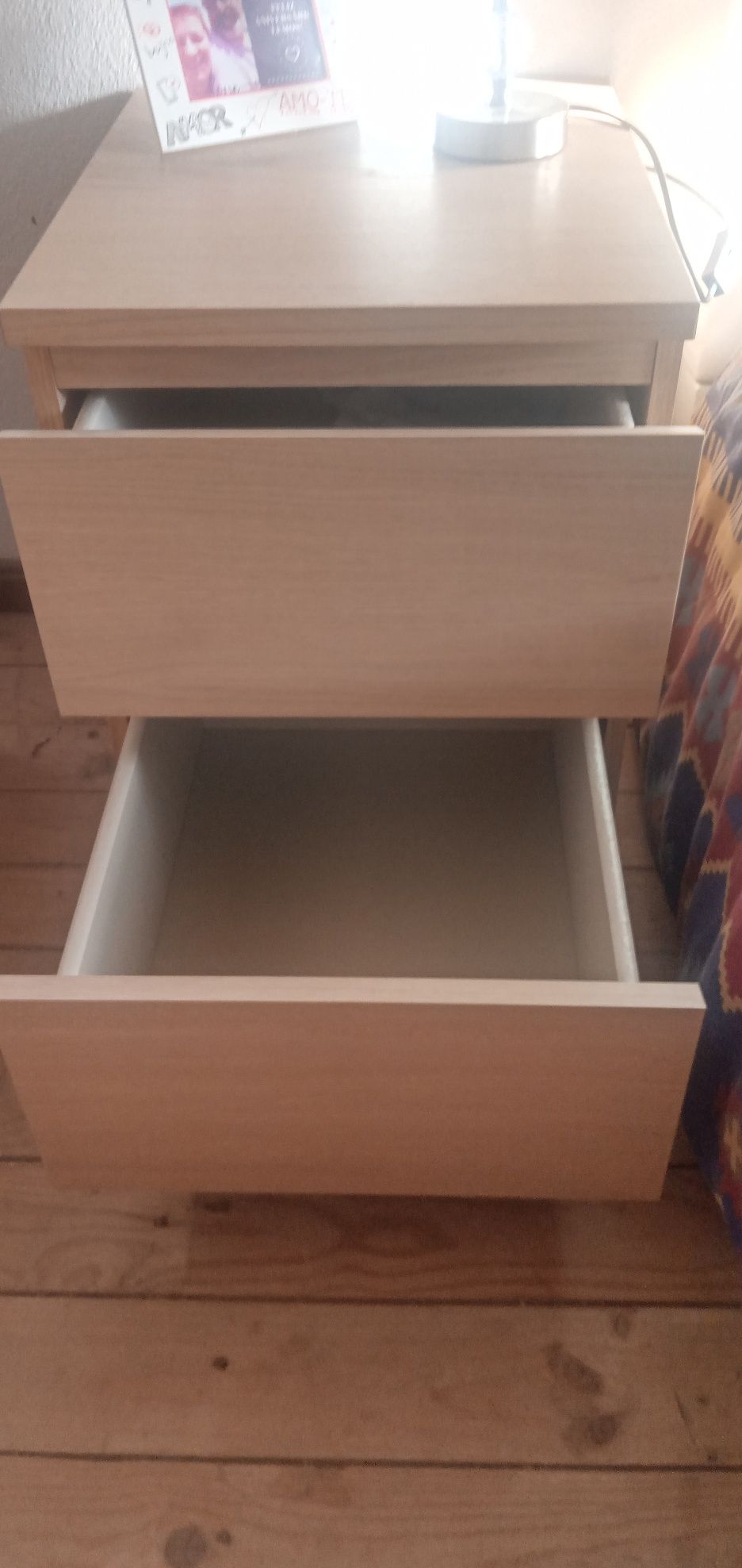 Cama + 2 mesas de cabeceira