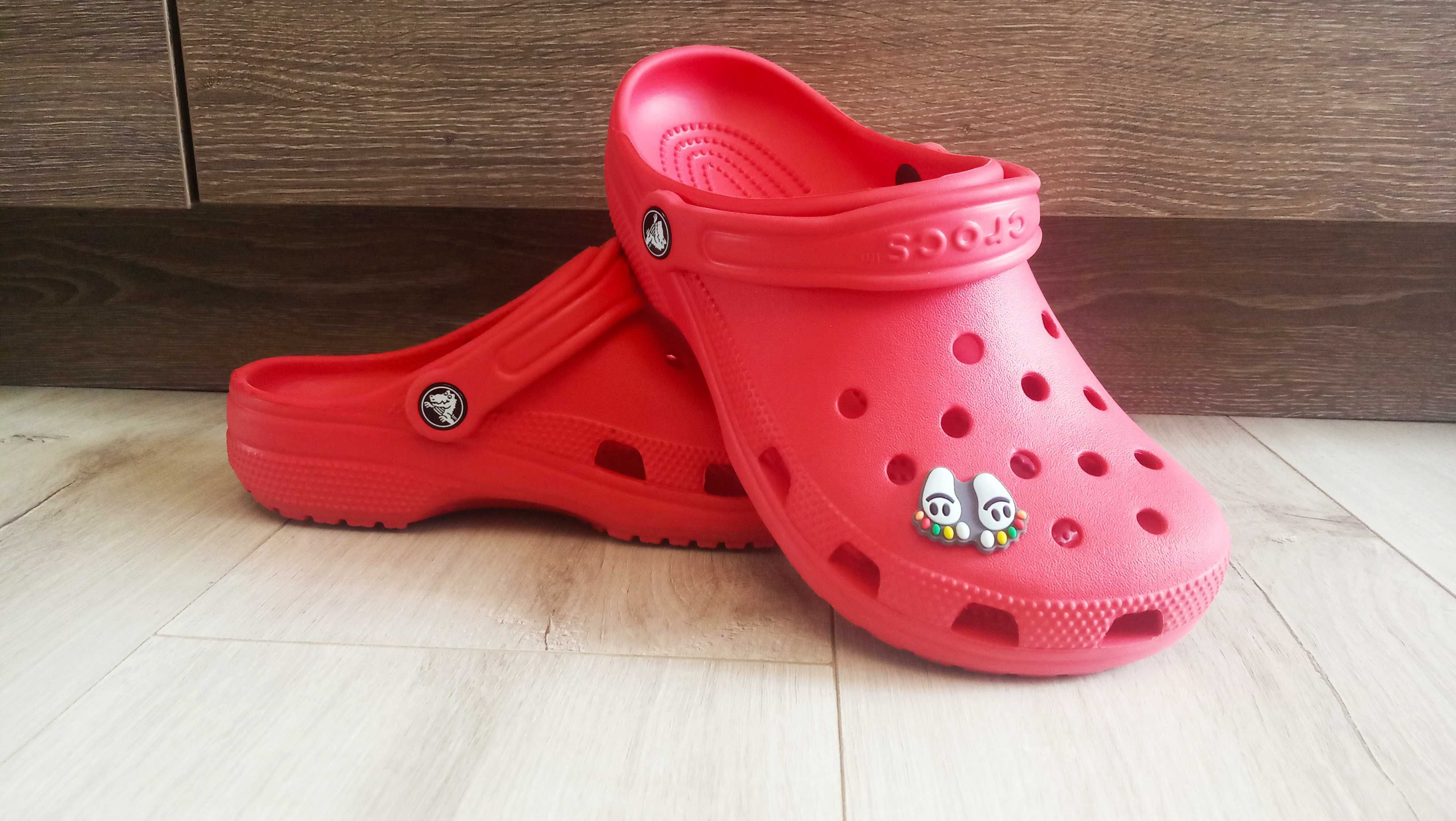 Crocs Classic clag klapki M5 W7 czerwone