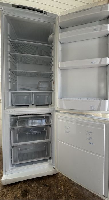 Продам двокамерний холодильник