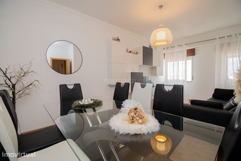 Não Perca Esta Grande Oportunidade! Apartamento T2 Remodelado Com Gran