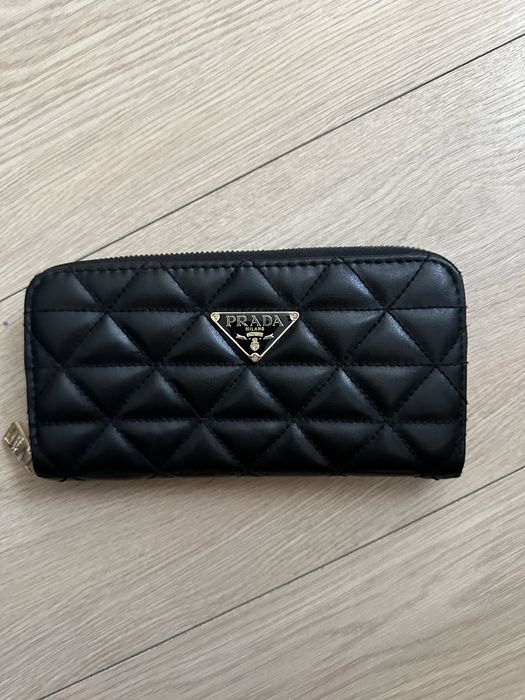Гаманець Prada.   .