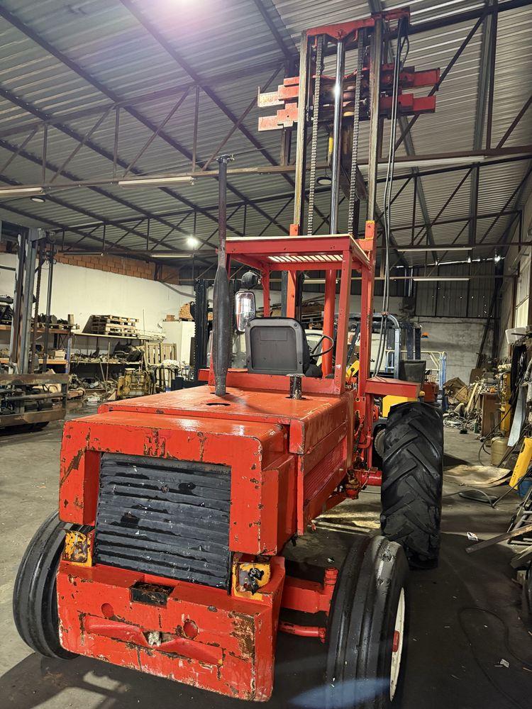 Empilhador manitou 2500 kgrs todo terreno revisao feita filtros e oleo