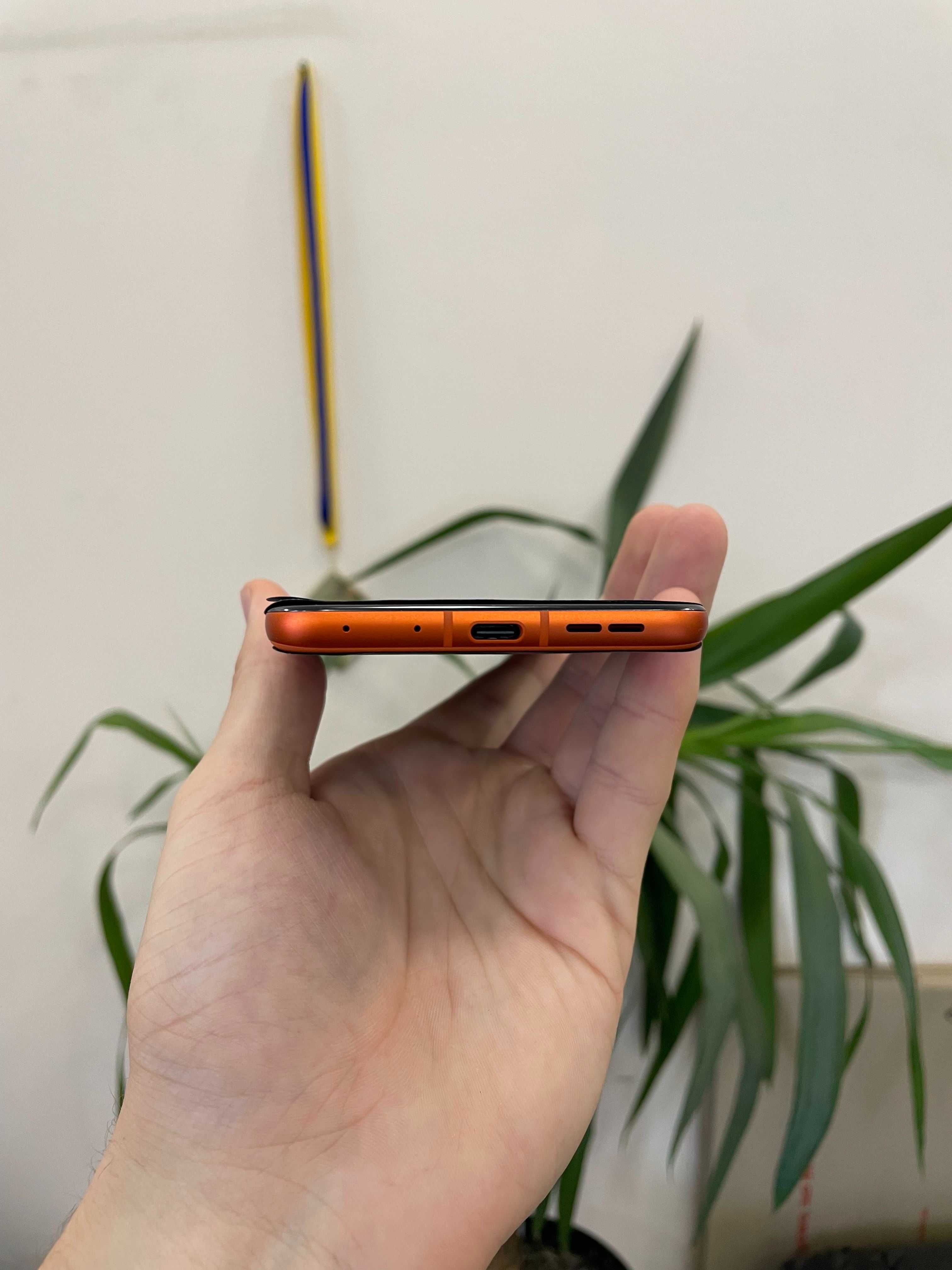 НОВИЙ Motorola Razr 2024 8/256GB Spiritz Orange RSIM
