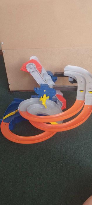 Трек хот вілс, Hot Wheels Auto Lift Expressway