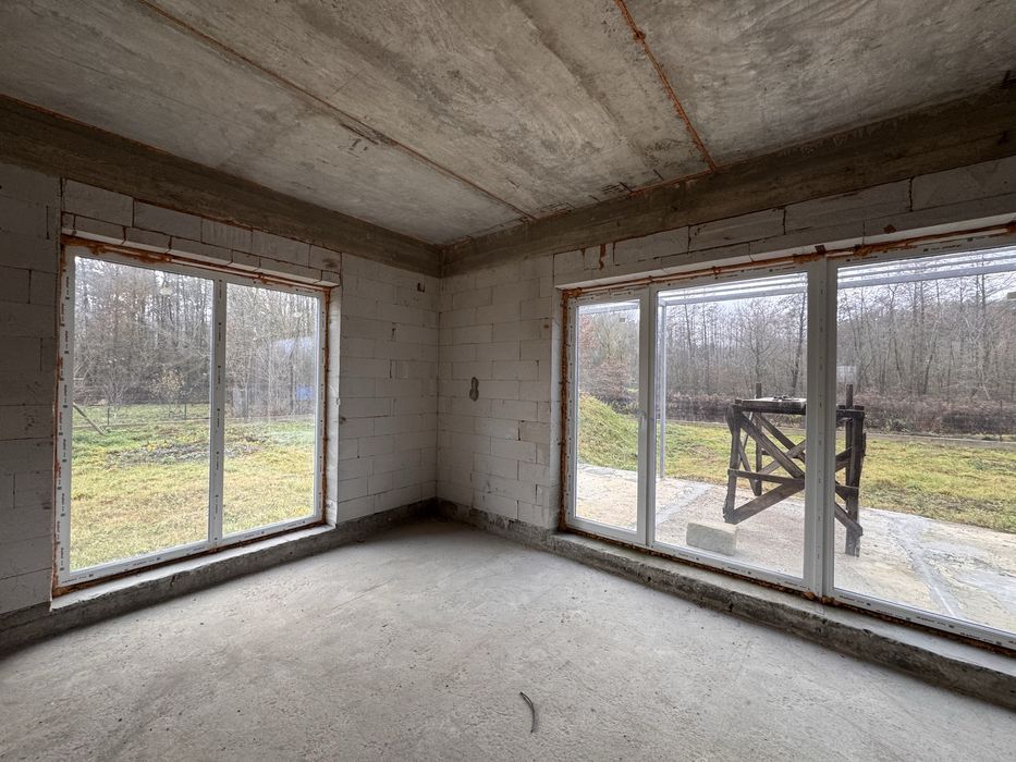 Новий будинок в передмісті