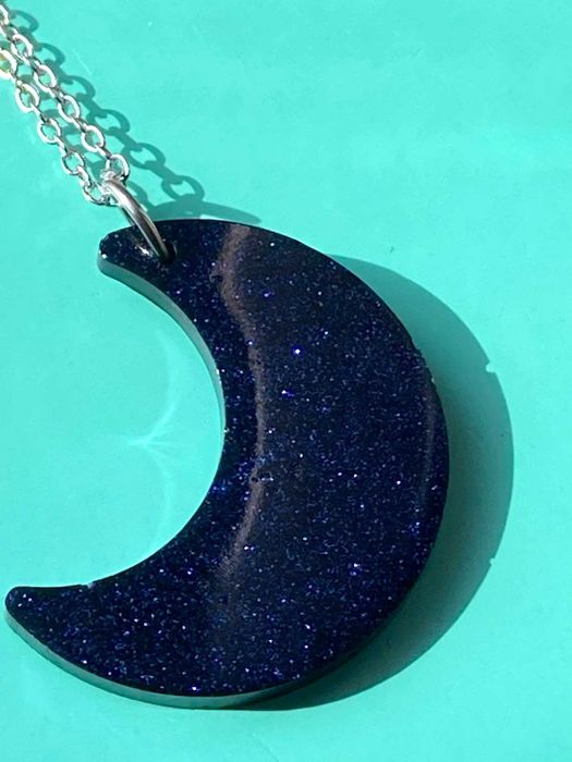 naszyjnik księżyc granatowy niebieski opal