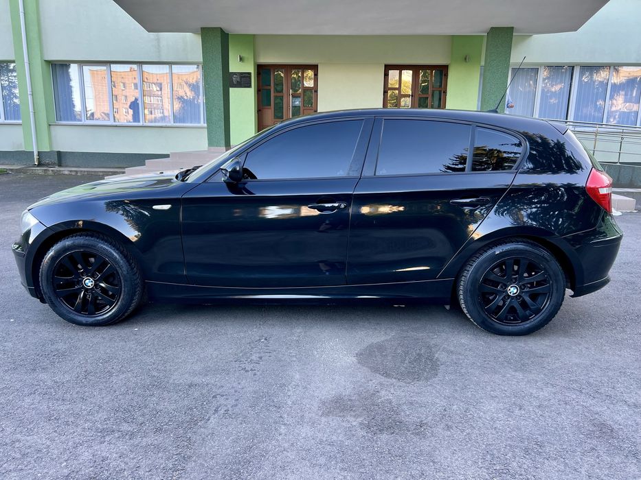 У продажy BMW 2.0 Бензин.Автомат
