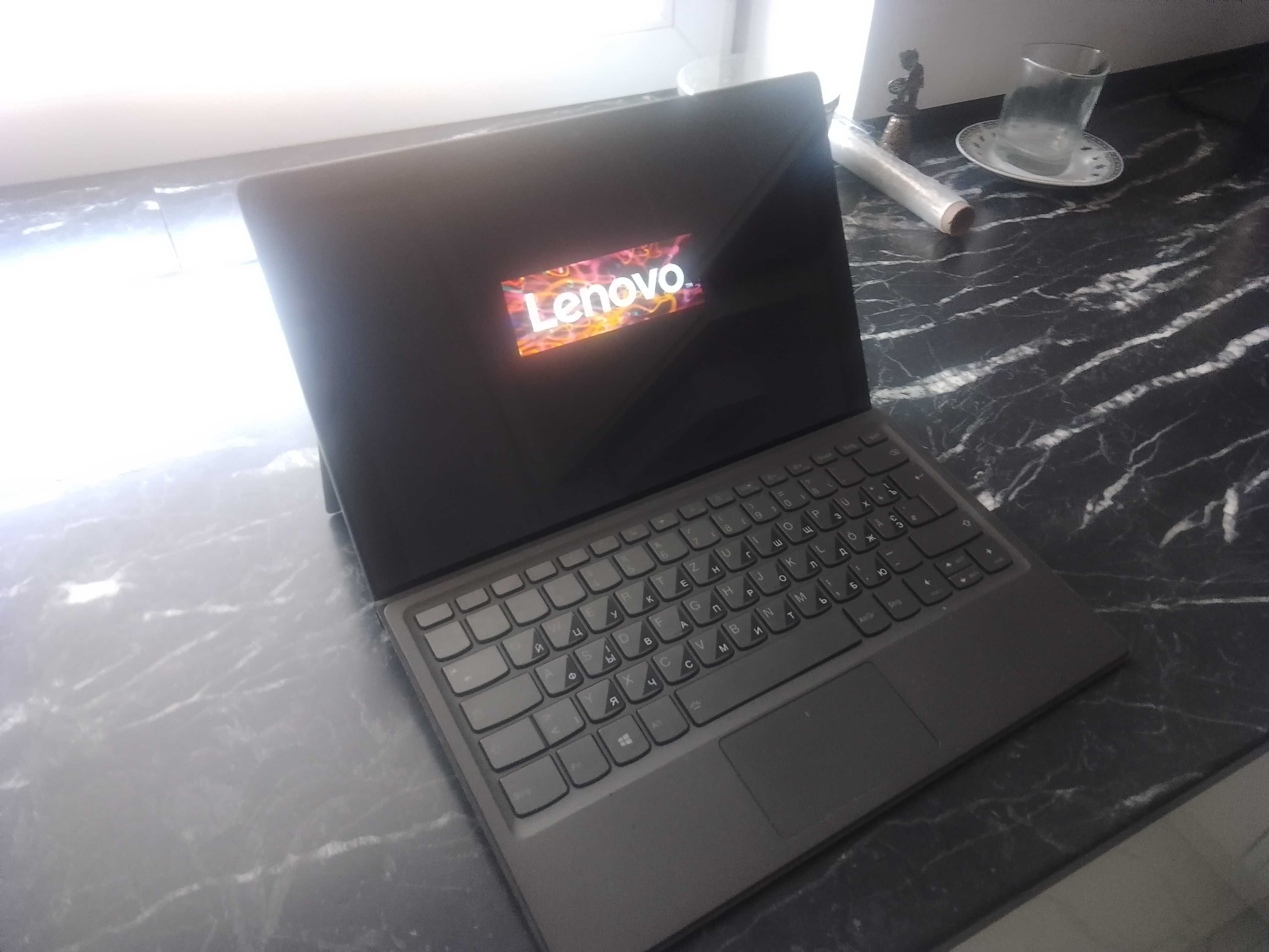 Laptop Lenovo Miix 520 i3