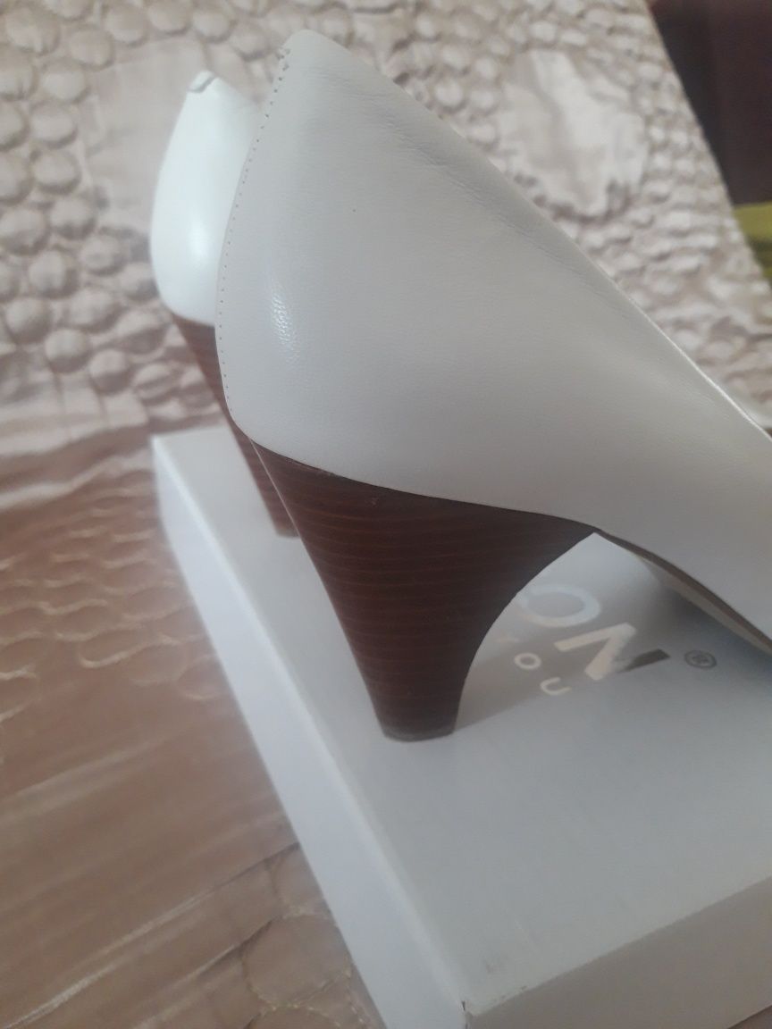 Skórzane biale buty 38