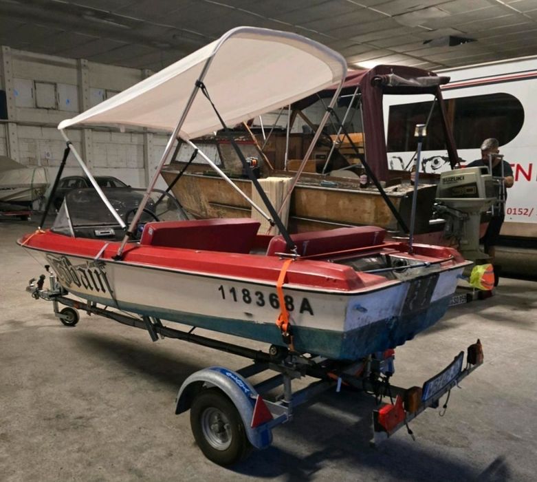 Łódź motorowa z przyczepką bez silnika