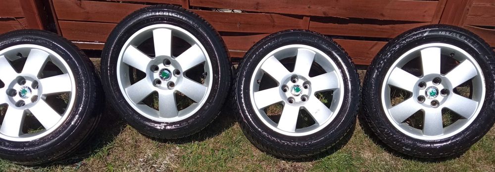 Alufelgi rozmiar 15 felgi aluminiowe Skoda opony 185/55 R15 goodyear