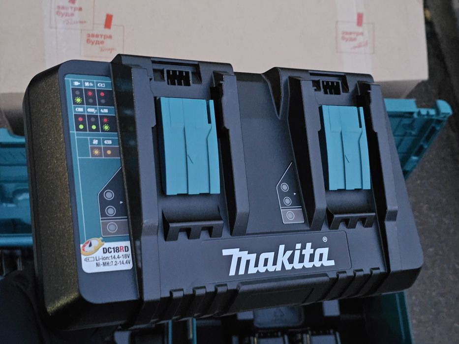 Акумуляторний набір інструменту Makita